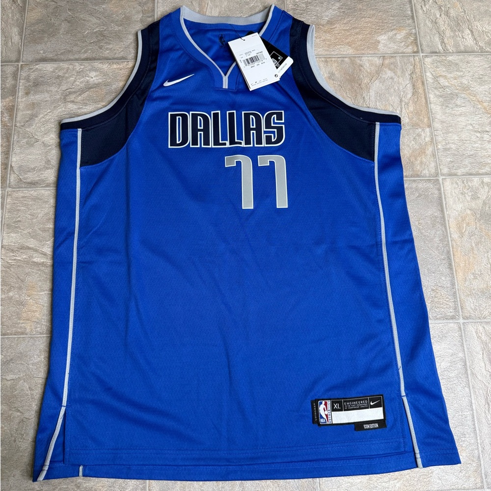 Dallas Mavericks Nike Dri Fit Jersey Boys Size XLarge Blue Luka Doncic NBA